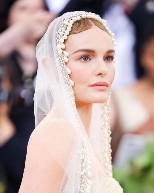 Modern Pearls: Elevating Your Bridal Look with this Timeless Accessory