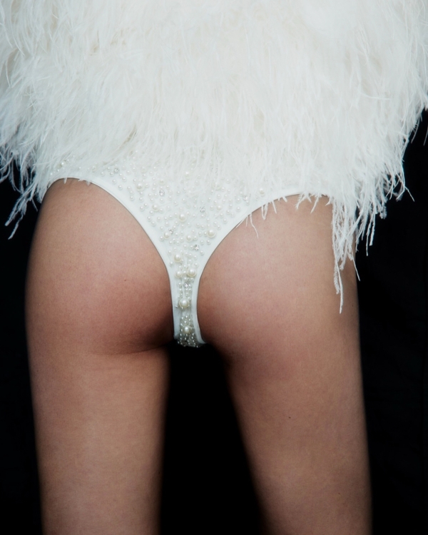 Modern Pearls: Elevating Your Bridal Look with this Timeless Accessory