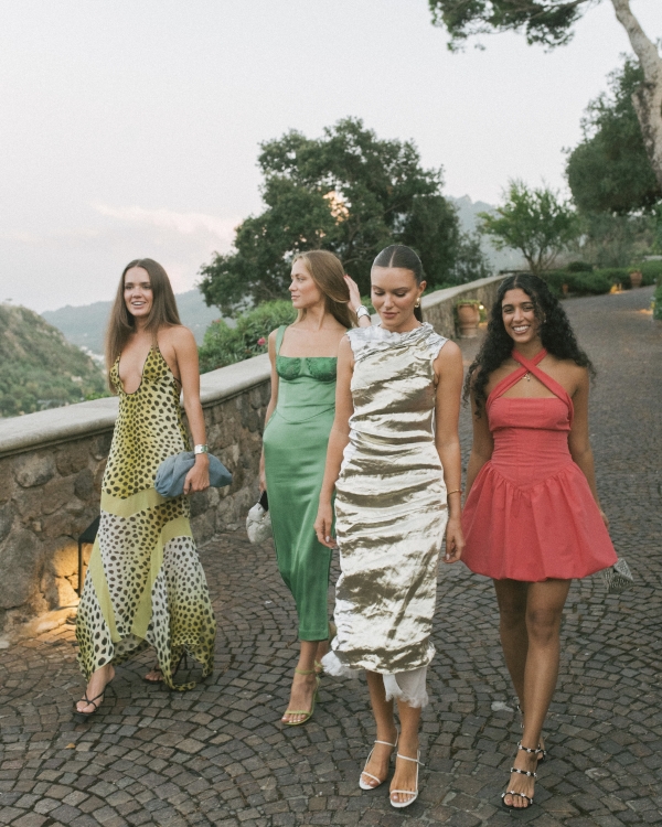 A Glamorous Seaside Wedding Evocative of a Classic Italian Film