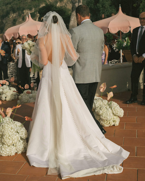 A Glamorous Seaside Wedding Evocative of a Classic Italian Film