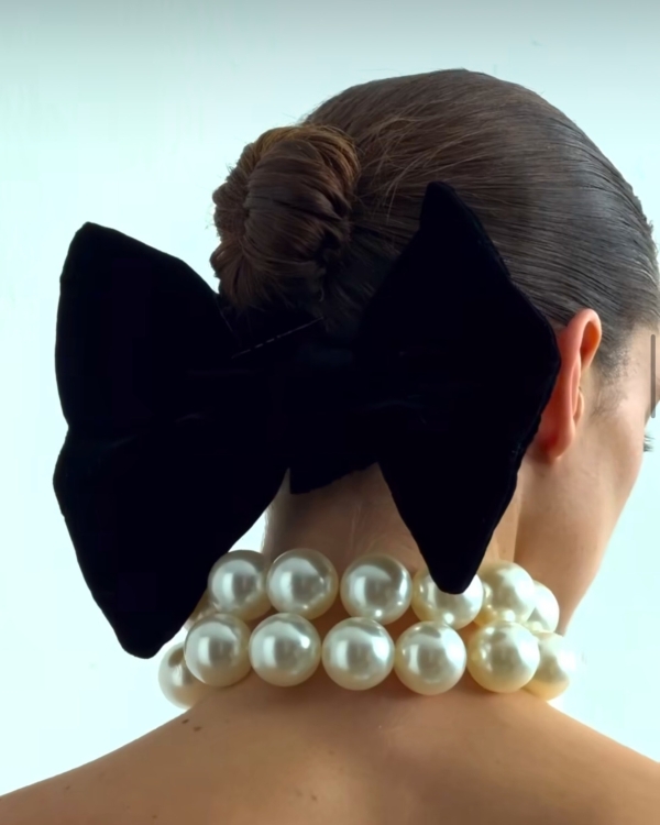 Modern Pearls: Elevating Your Bridal Look with this Timeless Accessory