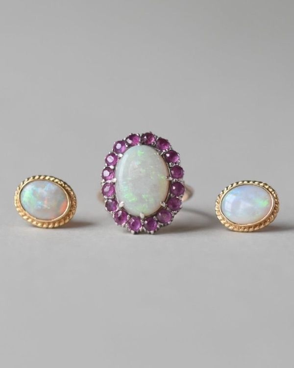 Color Your Love: The Ultimate Guide to Engagement Ring Gemstones