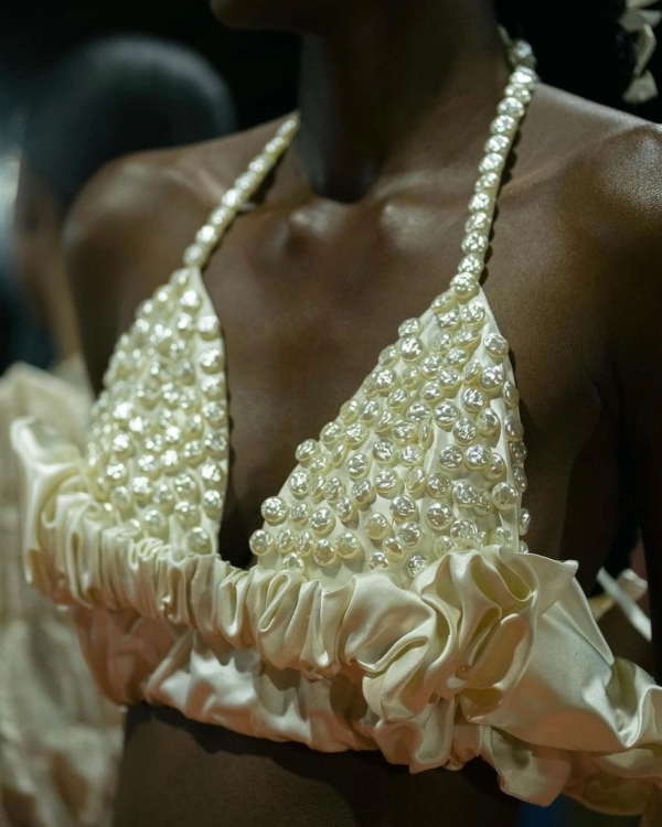 Modern Pearls: Elevating Your Bridal Look with this Timeless Accessory