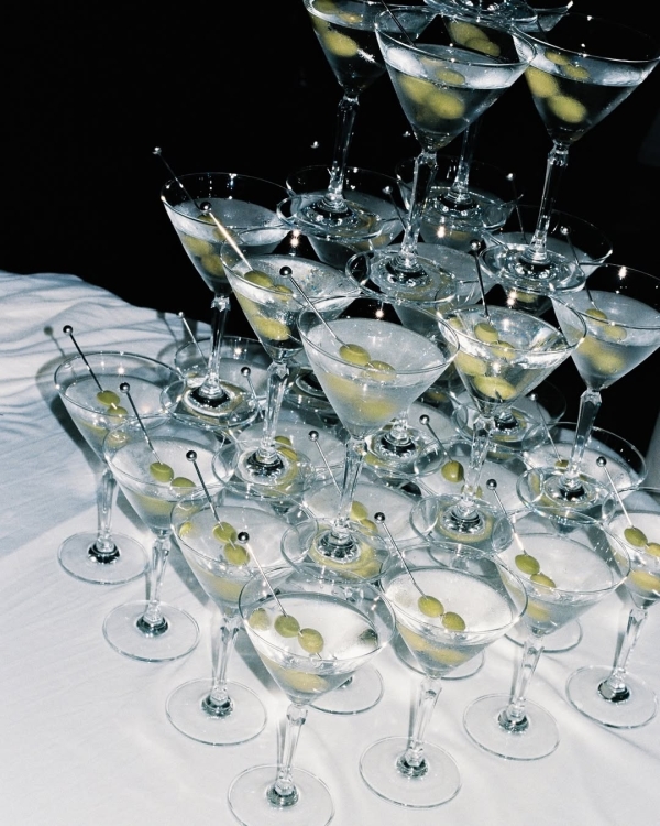 40 Trendy Serving Ideas for Your Wedding Cocktails