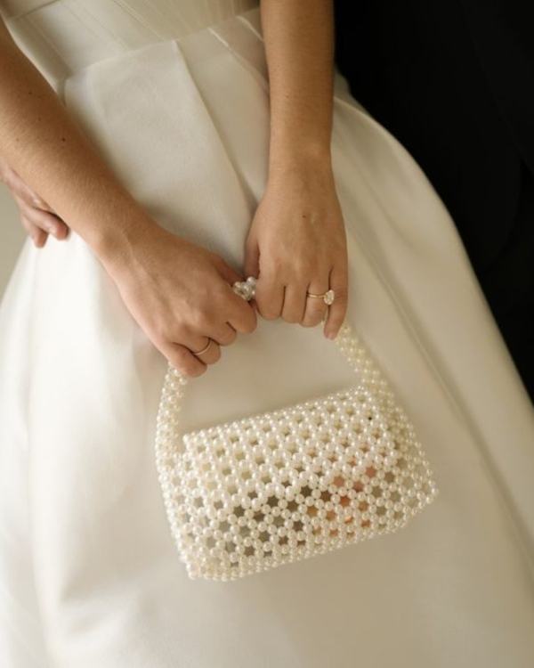 Modern Pearls: Elevating Your Bridal Look with this Timeless Accessory