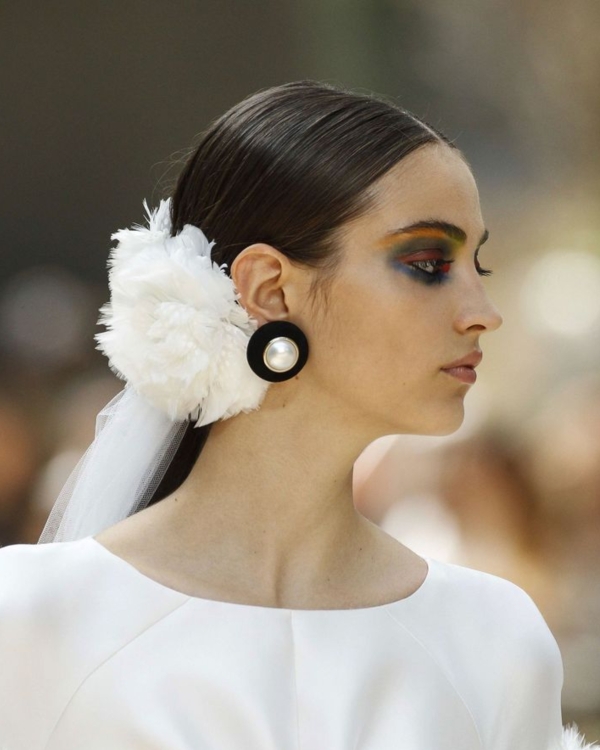 Modern Pearls: Elevating Your Bridal Look with this Timeless Accessory