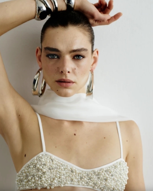 Modern Pearls: Elevating Your Bridal Look with this Timeless Accessory
