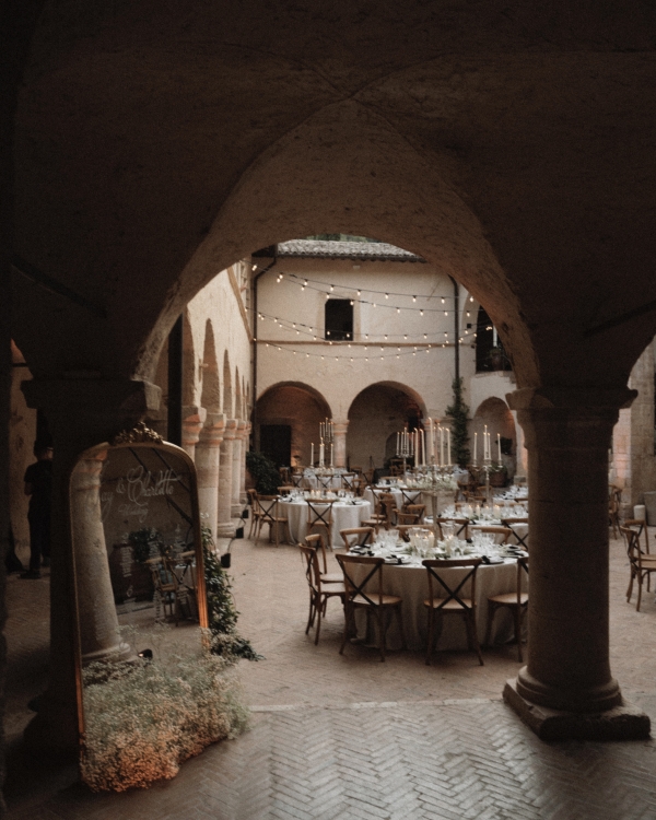 A Romantic Celebration Amidst the Rolling Hills of Umbria