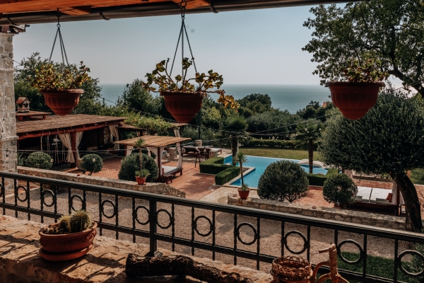 Venues Talici Hill Rustic Villas