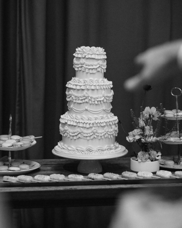 30 Vintage-Inspired Tiered Cakes to Sweeten Your Big Day