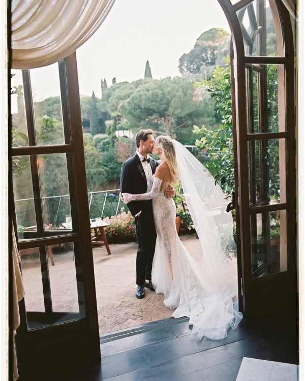 12 Best Wedding Photographers in the UK | British Professional Photography | TOP Luxury Bridal Photographers