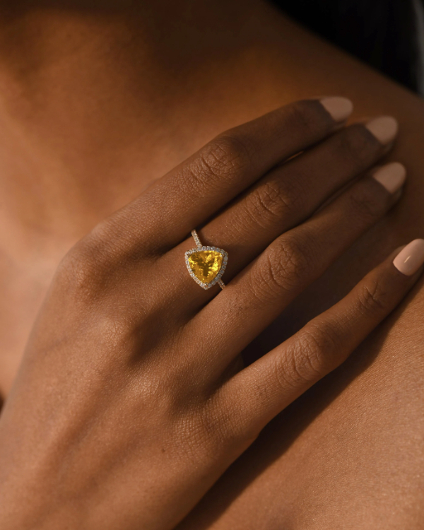 Color Your Love: The Ultimate Guide to Engagement Ring Gemstones