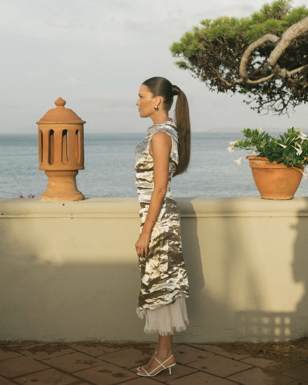 A Glamorous Seaside Wedding Evocative of a Classic Italian Film