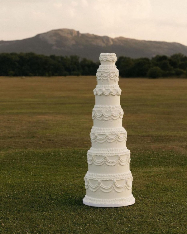 30 Vintage-Inspired Tiered Cakes to Sweeten Your Big Day