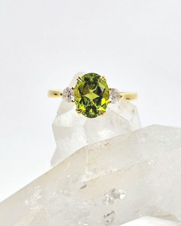 Color Your Love: The Ultimate Guide to Engagement Ring Gemstones