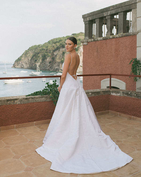 A Glamorous Seaside Wedding Evocative of a Classic Italian Film