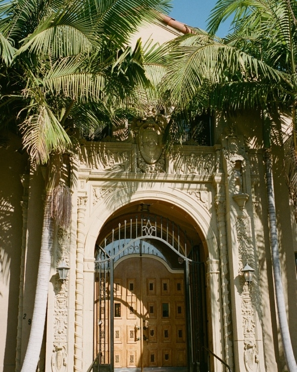 An Eclectic & Colorful Californian Celebration