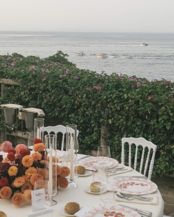 A Glamorous Seaside Wedding Evocative of a Classic Italian Film