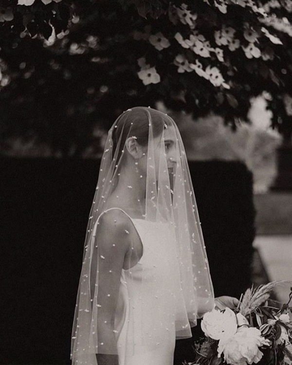 Modern Pearls: Elevating Your Bridal Look with this Timeless Accessory