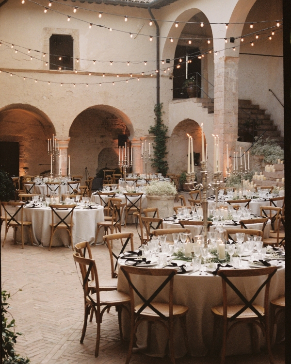 A Romantic Celebration Amidst the Rolling Hills of Umbria