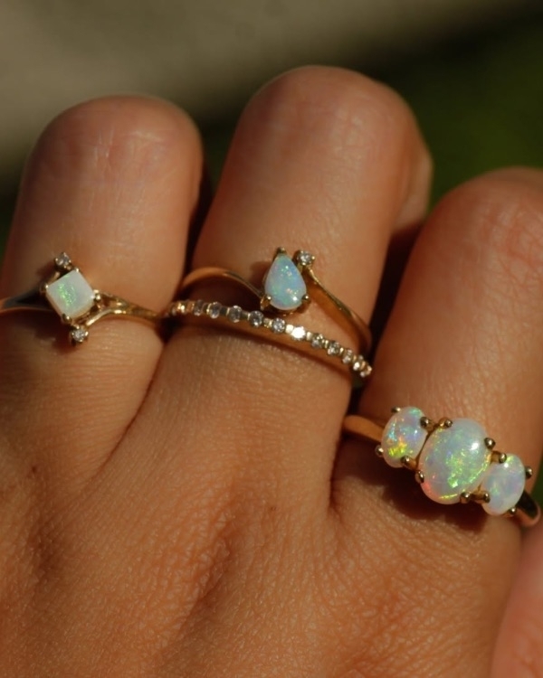 Color Your Love: The Ultimate Guide to Engagement Ring Gemstones