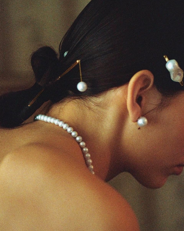 Modern Pearls: Elevating Your Bridal Look with this Timeless Accessory