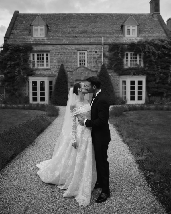 12 Best Wedding Photographers in the UK | British Professional Photography | TOP Luxury Bridal Photographers