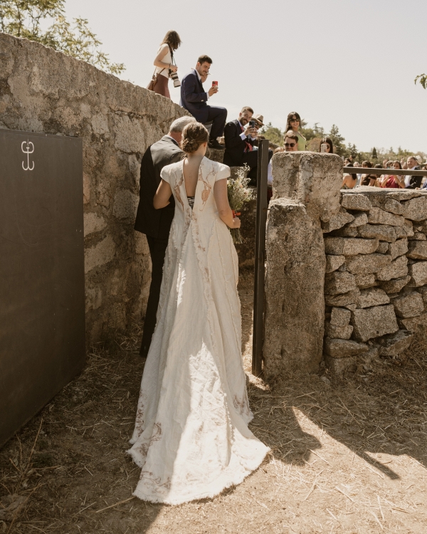 A Playful & Artistic Rural Wedding in the Countryside of Madrid