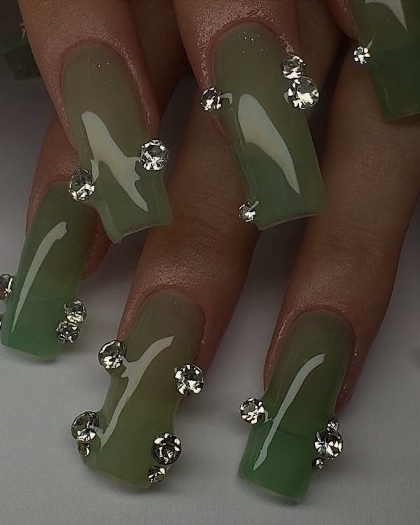 25 Show-Stopping Nail Design Ideas for New Year’s Eve 2025