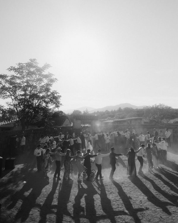 A Playful & Artistic Rural Wedding in the Countryside of Madrid