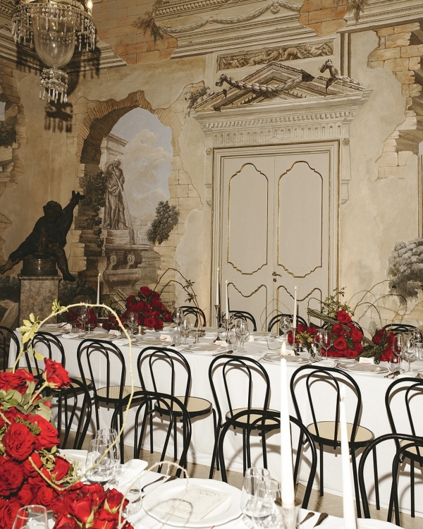 A Cinematic Sicilian Villa Wedding Framed by Modern Florals and Fruit Art