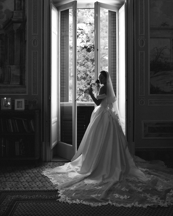 A Cinematic Wedding with Sculptural Installations & a Vibrant Palette in Sicily