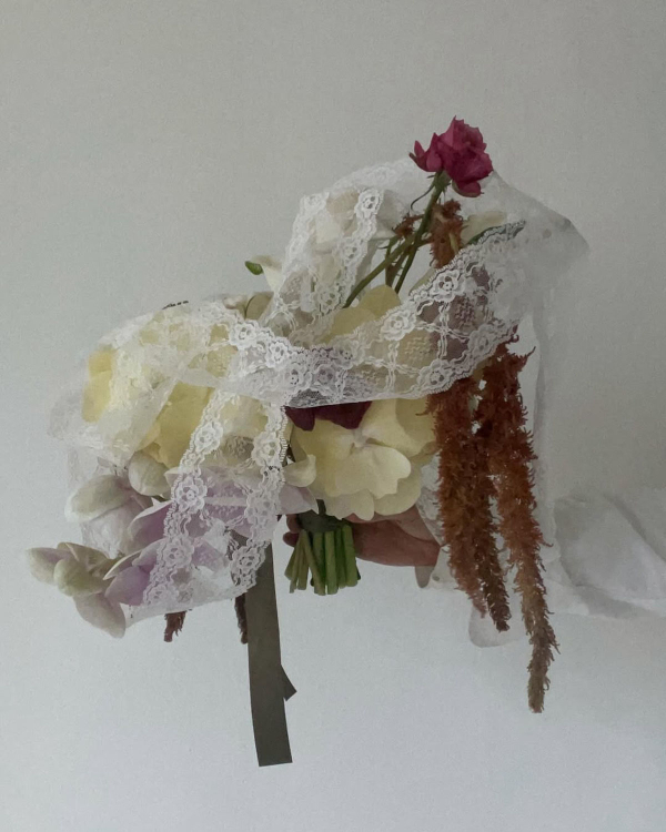 30 Vintage-Inspired Floral Arrangements That Make Nostalgia Feel New