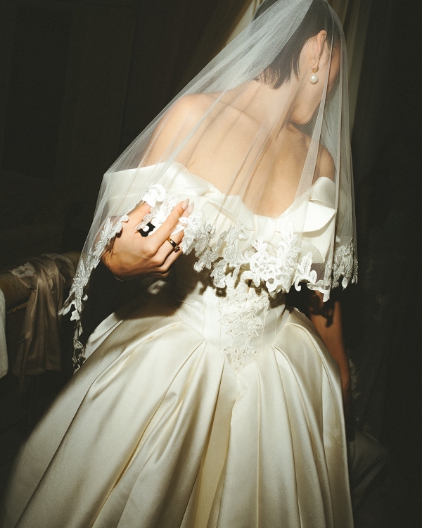 A Cinematic Wedding with Sculptural Installations & a Vibrant Palette in Sicily