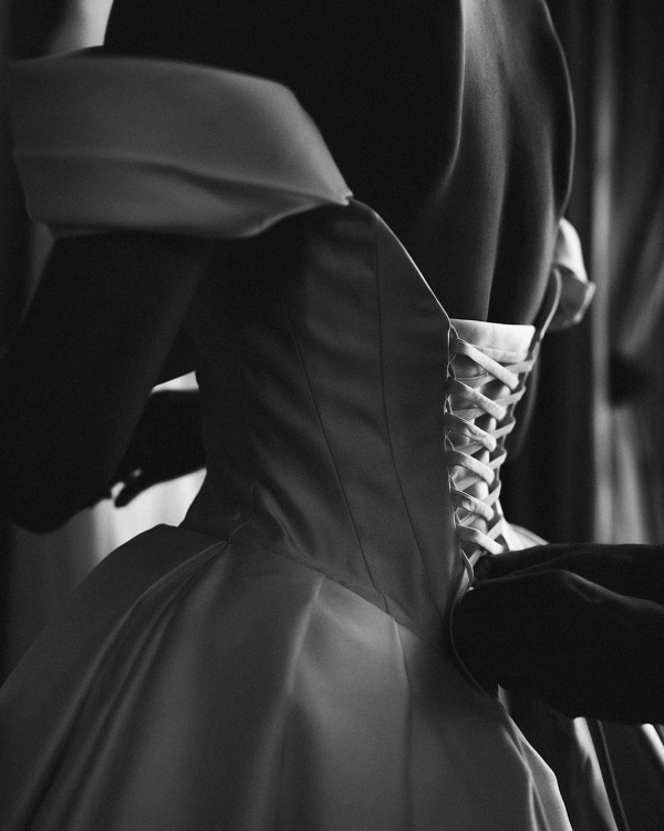 A Cinematic Sicilian Villa Wedding Framed by Modern Florals and Fruit Art