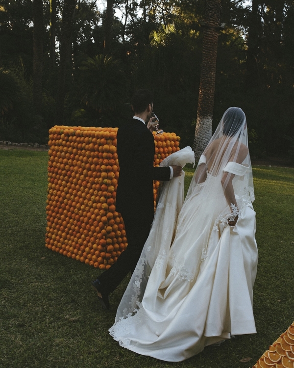 A Cinematic Sicilian Villa Wedding Framed by Modern Florals and Fruit Art