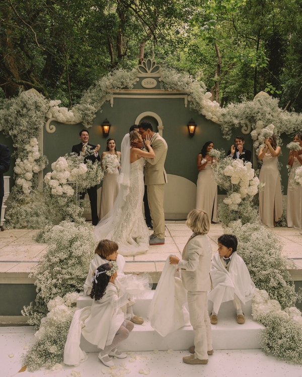 Behind The Lens: Inside the Artistry of Wedding Photographer Alice Vicente