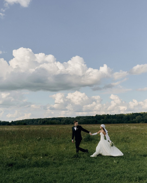 10 Photographer-Backed Wedding Portrait Pose Ideas to Save to Your Mood Board