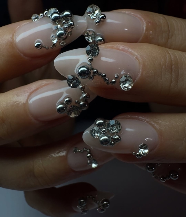 25 Show-Stopping Nail Design Ideas for New Year’s Eve 2025