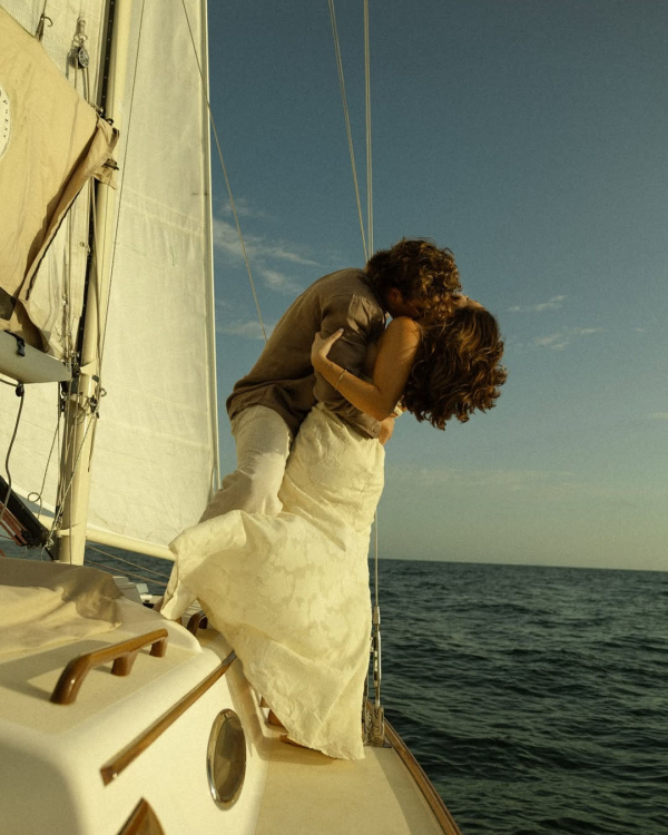 10 Photographer-Backed Wedding Portrait Pose Ideas to Save to Your Mood Board