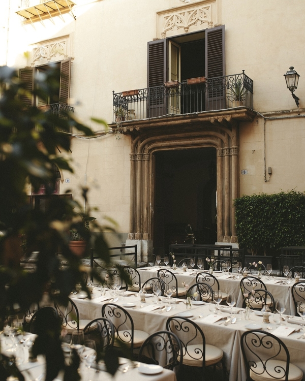 A Cinematic Sicilian Villa Wedding Framed by Modern Florals and Fruit Art