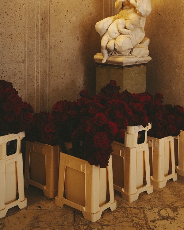 A Cinematic Wedding with Sculptural Installations & a Vibrant Palette in Sicily