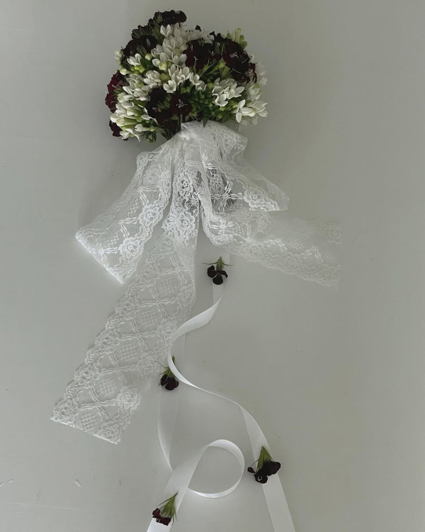 30 Vintage-Inspired Floral Arrangements That Make Nostalgia Feel New