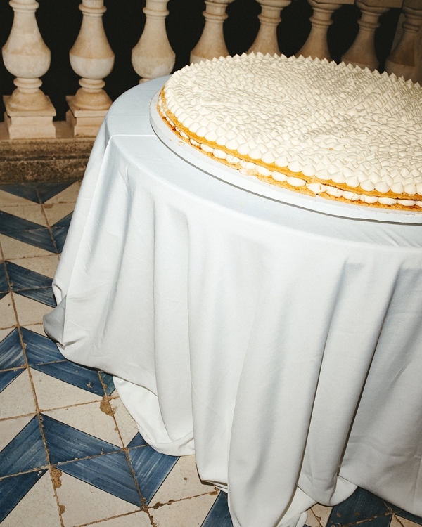 A Cinematic Wedding with Sculptural Installations & a Vibrant Palette in Sicily