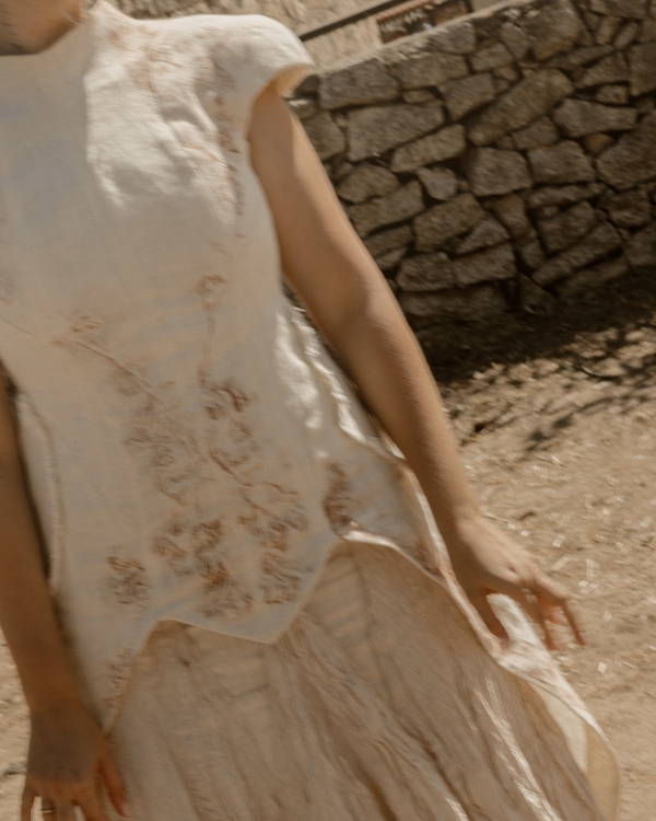 A Playful & Artistic Rural Wedding in the Countryside of Madrid