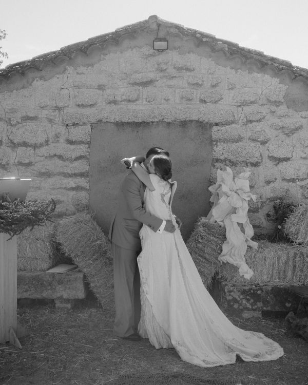 A Playful & Artistic Rural Wedding in the Countryside of Madrid