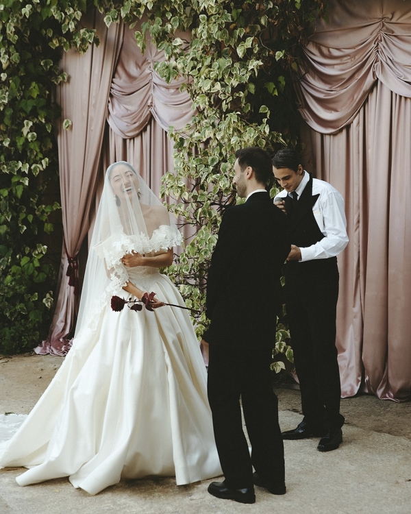 A Cinematic Sicilian Villa Wedding Framed by Modern Florals and Fruit Art