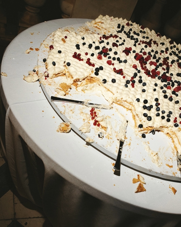 A Cinematic Sicilian Villa Wedding Framed by Modern Florals and Fruit Art