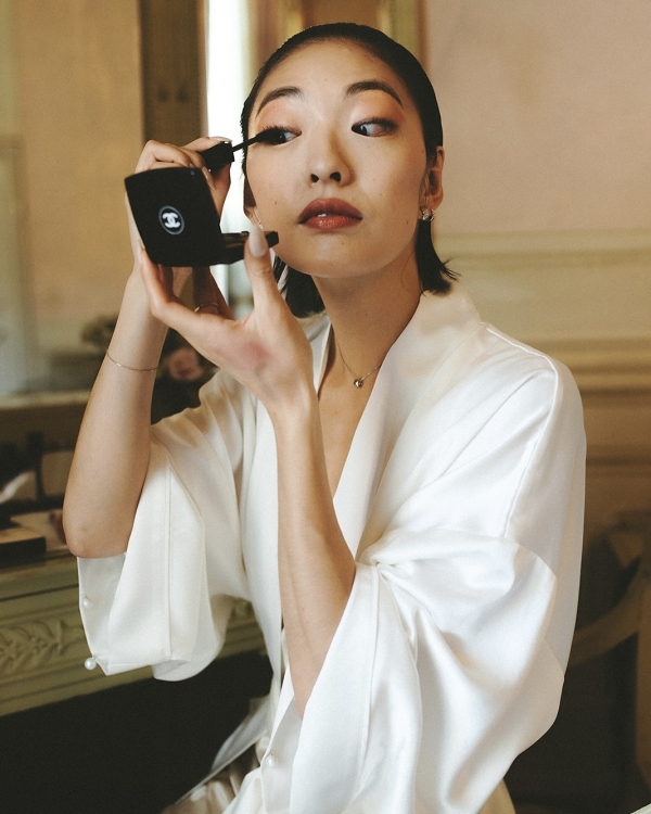 A Cinematic Sicilian Villa Wedding Framed by Modern Florals and Fruit Art