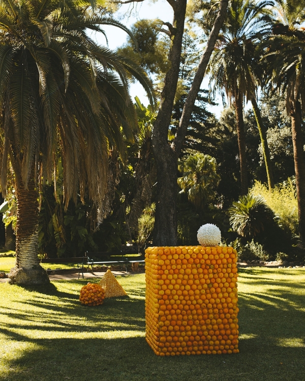 A Cinematic Wedding with Sculptural Installations & a Vibrant Palette in Sicily
